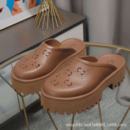 Guangzhou women's shoes slippers women's summer Vietnamese sponge cake thick soled beach hole sandals ISJEl