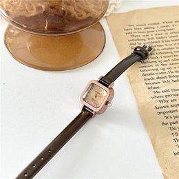 Wristwatches Fashion Square Quartz Retro Dial Casual Wrist Watches Leather Strap Fashionable Clock Waterproof Wristwatch For Women