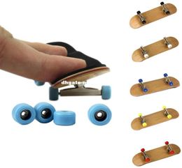 2016 Professional Maple Wood Finger Skateboard Alloy Stent Bearing Wheel Fingerboard Novelty Toy For Christmas Xmas Gift27774862977