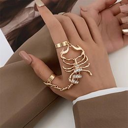 Cluster Rings Fashion Punk Inlaid Zircon Scorpion Chain Ring For Women Hip Hop Exaggerated Animal Party Jewellery Accessories Gift