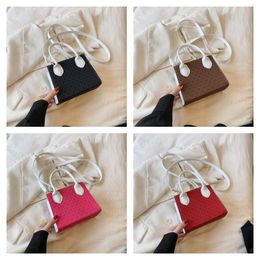 Fashion simple messenger bag leisure niche trend handbag female western shoulder bag female 2023 new style CCJ3151