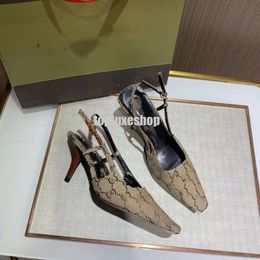 Designer feminino estilingue bomba bege e ébano lona sandália sola de couro volta fivela fechamento meados de salto feminino sapatos de luxo chinelo 05