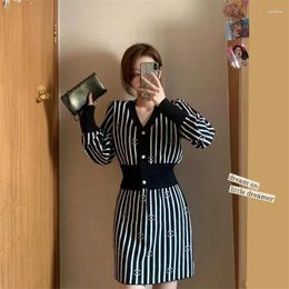 Work Dresses EWSFV 2024 Autumn Winter Knitted Suit Wind Retro Chic Collect Waist V-neck Senior Sense Small Skirt Dress Set