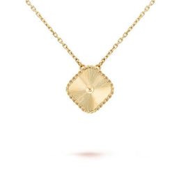 Four Leaf Clover Necklace Designer Jewelry Pendant Necklaces 18 Styles Heart Gold Silver Rose Plated Link Chain White Green Red Lucky Flower Mother of Pearl for W 5884