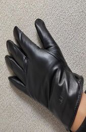 Designer Men039s Warm Gloves Fashion Sheepskin Fur One piece Leather Gloves Home Delivery3063135