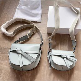 Top Quality Designer Bag Wide Shoulder Straps CrossBody Bags Brand Women Classic Shoulder Bags Gate Saddle Purse 240115