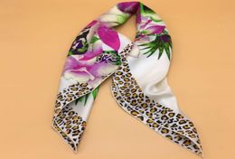 Whole design women039s square scarf 100 silk material high quality print flowers pattern white size 90cm 90cm3714035