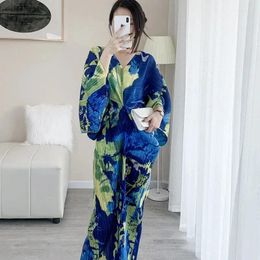 Casual Dresses Wrinkled 2024 Spring And Autumn Seasons Elegant High End Dress Fashion Women's V-neck Printed Loose Long