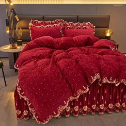 Bedding Sets Luxury Cozy Flannel Fleece Duvet Cover Set 1.5m 1.8m 2m Embroidery Bedskirt Pillowcases 4/6Pcs Soft Warm Comforter