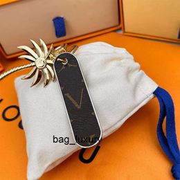 Lanyards fashion luxury coconut Luxury designer keychain tree and skateboard elements combination fashion trend metal key chain bow car pen