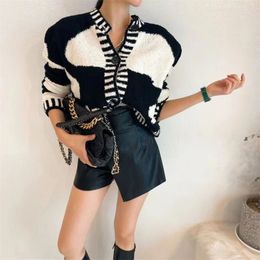 Women's Black White Contrast Knitted Sweater Cardigan Spring Autumn Chic Fashion Female Loose Long Sleeved Knitted Coat 240103