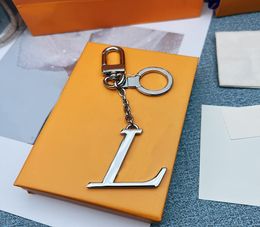 Luxury Designer Keychain Letter Pendant Silver Key Buckle Detachable Keychains For Mens Womens Fashion Keys New With Box9600482