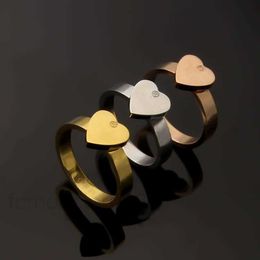 Band Rings Top Quality Extravagant Simple Heart Love Ring Gold Silver Rose Colours Stainless Steel Couple Fashion Women Designer Jewellery Lady 6vv3 45GE