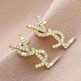 Stud Stud Plated Austrian Crystal Letter Stud Earrings for Women European and Popular Simple Designer Earrings Wedding Bride Jewelry Gi