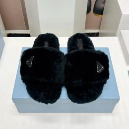 Designer 2024 Slippers Inverted triangle Chestnu slipper fluffy platform slippers scuffs wool shoes sheepskin brand casual men women outside slider