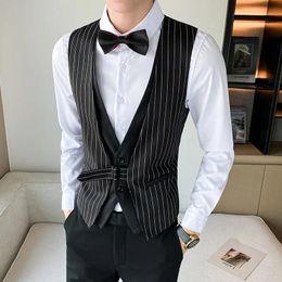 Jackets New Design Men's Striped Vest Fake Two Pieces Layers Suit Waistcoat Deep V Collar Magician Singer Party Vintage England Clothing