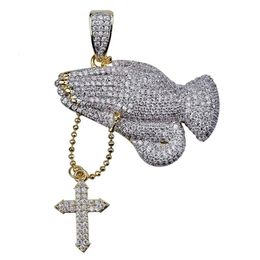HighQuality Prayer Hand Cross Pendants Necklaces For Women Mens Hiphop Necklace Jewellery With Bling Zircon 240102