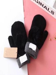 Designer Letter Gloves Winter Autumn Fashion Women Cashmere Mittens Glove With Lovely Fur Ball Outdoor Sport Warm Winters Glovess 6497988