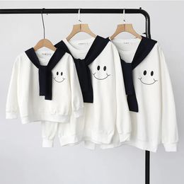 Primavera família combinando roupas mãe crianças pai filho estilo marinho sweatershirt mamãe e me sorriso manga longa topos família olhar 240102