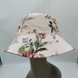 Cappello da bacino a doppia faccia da donna con bordo grande stampato e cappello da pescatore che mostra il viso