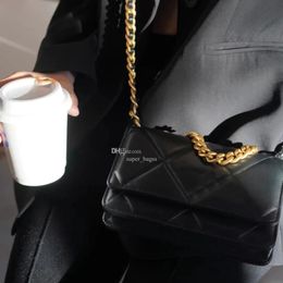 Cases Designer crossbody bag Luxury envelope wallet 19CM Genuine leather Chain bag Delicate knockoff Shoulder bag With Box YC054