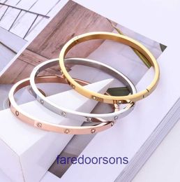 Car tiress popular Luxury Designer bracelet 18K rose Coloured gold V fashionable classic screw buckle 14K internet famous without four diamon Have Original Box