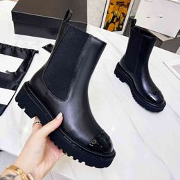 Женские роскошные дизайнерские ботильоны, полусапожки, качественная обувь на плоской подошве из черной телячьей кожи, регулируемые ботинки на молнии CCs fghgf