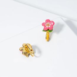 Charm Jaeeyin 2021 Autumn New Trendy Hand Make Enamel Pink Flower Green Leaf Holiday Jewellery Country Style Stereo Clip Earrings Female