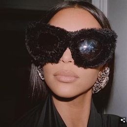 Sunglasses Trendy Kardashan Fur Women Brand Designer Oversized Black Cat Eye Sun Glasses UV400 Winter Shades Decorative Eyewear286U