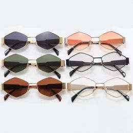 Men's Classic UV Resistant Sunglasses Brand Retro Women's Sunglasses Luxury Designer Glasses Metal Frame Design