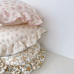 Vintage Floral Muslin Cotton Round Cushion Baby Pillow with Ruffles Kids Room Decoration born Pography Props 240102