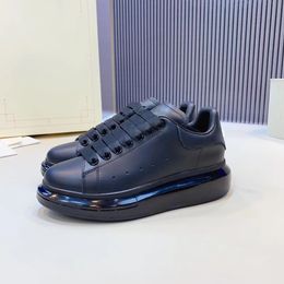 2024 Scarpe da corsa firmate con plateau Scarpe da corsa da uomo in pelle basse oversize con cuscino d'aria Scarpe con suola bianca nera Scarpe sportive da donna con lacci in velluto con scatola