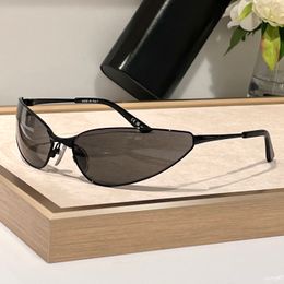 Fashion Sunglasses for Men Women Summer Special Designer 0315S Cateye Outdoor Beach Style Anti-ultraviolet Retro Plate Metal Pop Full Frame Eyeglasses Random