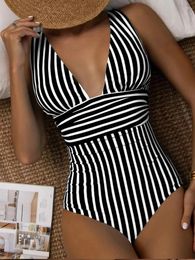 Dresses 2023 Striped Vneck One Piece Swimsuit Vintage Padded Swimwear Women Bathing Swimming Suit Female Backless Beachwear Bodysuit