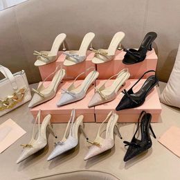 Sandali con cinturino alla caviglia con decorazione in strass Sandali con tacco placcato con fiocco Suola in cuoio Scarpe eleganti da donna di design di lusso Scarpe da sera per feste con scatola