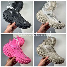 Defender Rubber Platform Sneakers Primavera Designer de Luxo Tanque Marrom Preto Homens Mulheres Pneu Sneaker Grosso Sola Sapatos Casuais Jogging Running Shoe