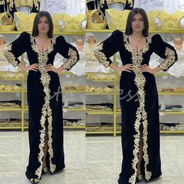 Traditional Black Moroccan Evening Dress With Gold Appliques Plus Size V Neck Long Sleeve Velvet Prom Dress Front Slit Floor Length Arabic Abaya Formal Party Gowns