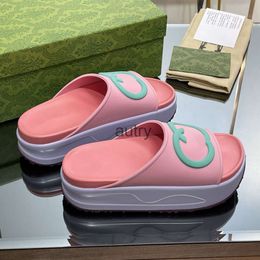 2024 Paris Designer Luxury Women's Shoes Embroidered Canvas Flat Mule Flat Bottom Slippers Summer Thick Sole Casual Open Toe Fashion Women's Shoes Beach Sandals