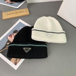 Famous Designer Casual Letters Woollen Cap Female Winter Korean Style Couple Knitted Hat Warm Hatband Logo4083157