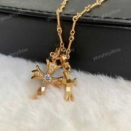 T GG Jewellery Designer Necklace Double Layer Cross CH Necklace Womens American Light Luxury Design High Sense Mens Long Sweater Chain Chromees Necklace hearts Neck