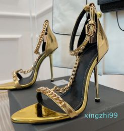 Popular Sandals Shoes Lady High-Heeled Gladiator Gold Chain Link Padlock Pointy Naked Luxury Designer Party Wedding Prefect Ford