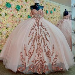 فساتين Quinceanera اللامعة أحمر الخدود مع Rose Gold appleque equin requin vestidos de 15 anos قبالة الكتف الحلو 16 فستان