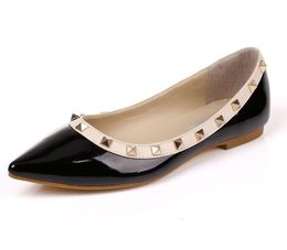 Pointed Toe Women Flat Shoes Spring Autumn Rivets Classic Ladie Flats Black All Match Soft Boat Shoes Loafers