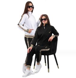 Women's Tracksuits 2024V Spring New Sport Simple Black and White Commuter Print Designer Two Piece Set for Men and Women