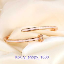 Car tiress New Brand Classic Designer Bracelet Fashionable Light Luxury Nail Female Electroplated 18K Gold Colorless Ins Small Design Have Original Box 9K0Q