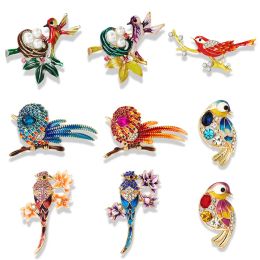 New Creative Bird Brooch for Women Men Cute Animal Corsage Metal Pin Collar Pin Men Suit Lapel Pins Clothing Accessories