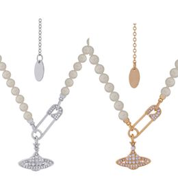 Collana di perle Designer Design Pin Saturno Ciondolo con perline Collane di diamanti da donna Collane di gioielli dorati in rame 18 carati Collana di perle con scatola