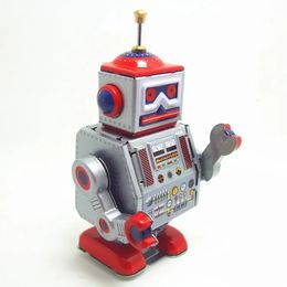 Funny Classic collection Retro Clockwork Wind up Metal Walking Tin repairman robot recall Mechanical toy kids christmas gift 240104