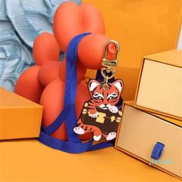 Designer Letter Keychain Luxury Brand Men Car Keyring Women Buckle Keychains Genuine Leather Tiger Pendant