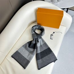 Designer Knitted Striped Mens And Womens Universal Scarf Autumn Winter Versatile Scarfs For Female Fashion Neckwear Classic Scarves